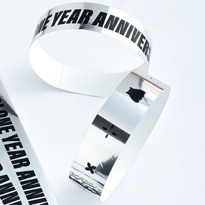 Plastic Fashionable Party Wristbands Support Color Logo and Personalized Service with Glitter Holographic Text to Add to Your Event
